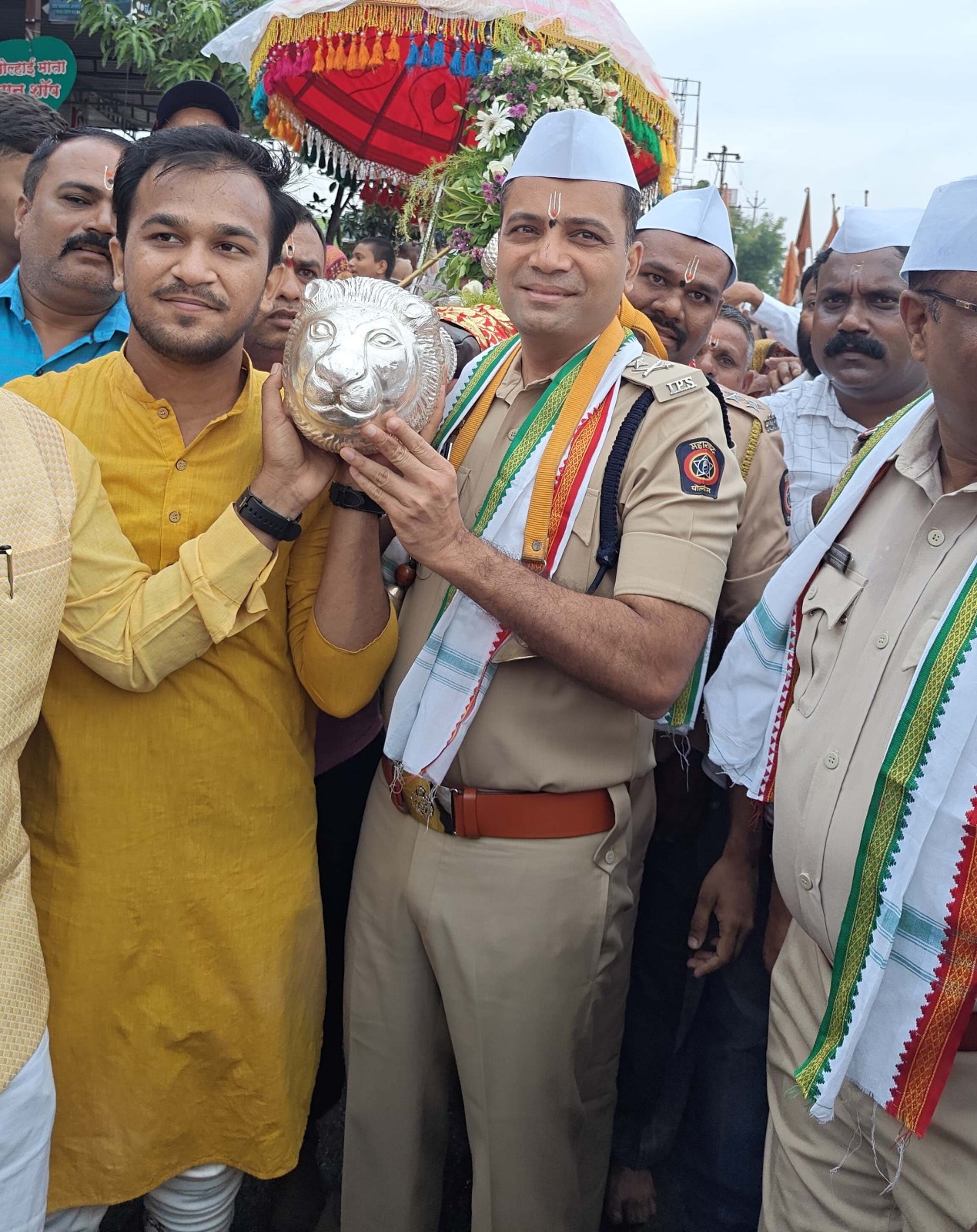 संत निवृत्तीनाथ महाराज पायी दिंडी सोहळ्यात पोलीस आयुक्तांकडून हरिनामाचा गजर