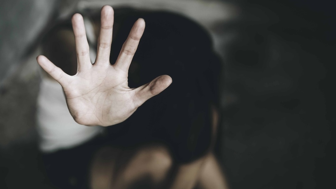 शाळेत मुलीचा विनयभंग, प्रकरण गांभीर्याने न घेतल्याने मुख्याध्यापिकेला अटक ; कुठे घडली घटना?