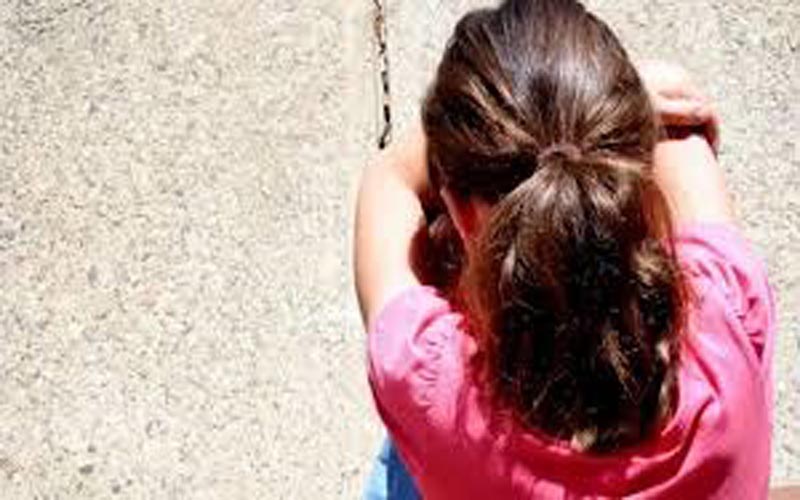 जन्मदात्याकडून अल्पवयीन मुलीकडे शारीरिक सुखाची मागणी