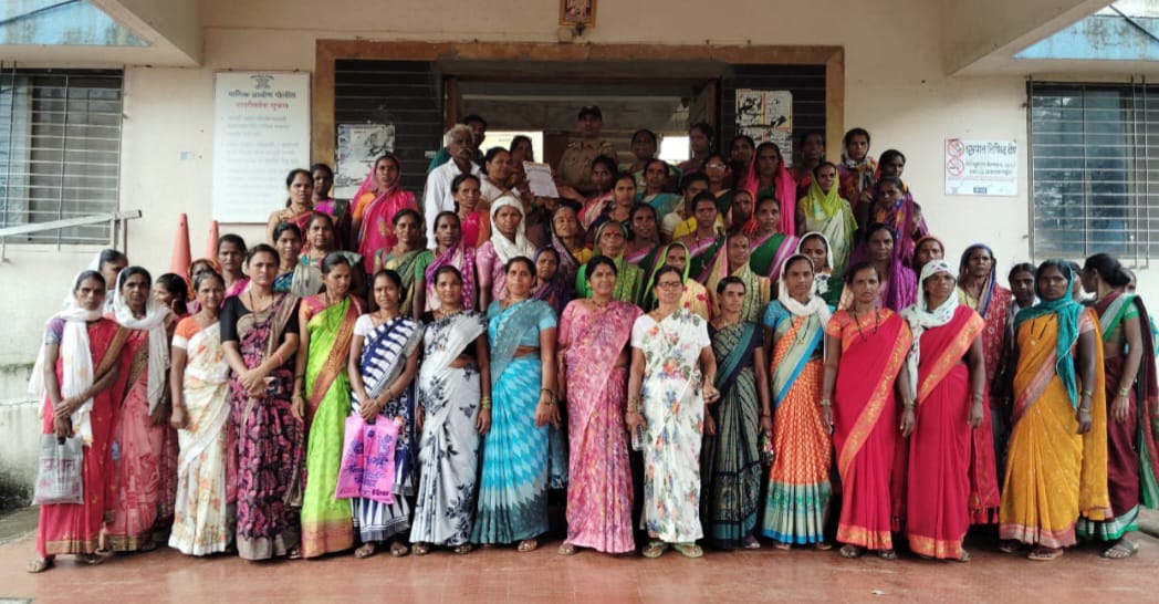 पेठ तालुक्यातील अवैध दारू विक्रेत्याविरोधात संविधान हक्क परिषदेच्या महिला आक्रमक; 