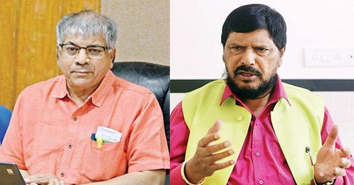 वंचित बहुजन आघाडी बरखास्त करा अन...  रामदास आठवलेंनी प्रकाश आंबेडकरांना दिला ''हा'' प्रस्ताव