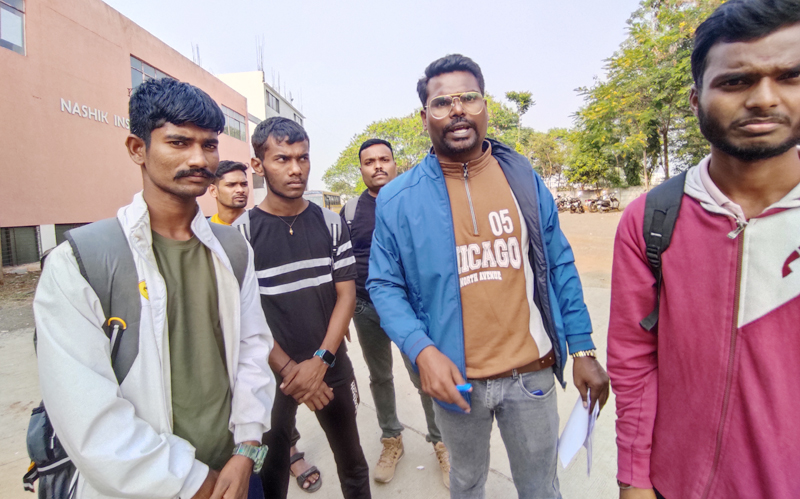 नाशिकमधील चंद्रपूर जिल्हा मध्यवर्ती बँकेची नोकर भरती परीक्षा अचानक रद्द; बाहेर गावावरून आलेल्या परीक्षार्थींचे हाल