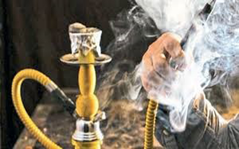 महात्मानगरला हुक्का पार्लरवर छापा