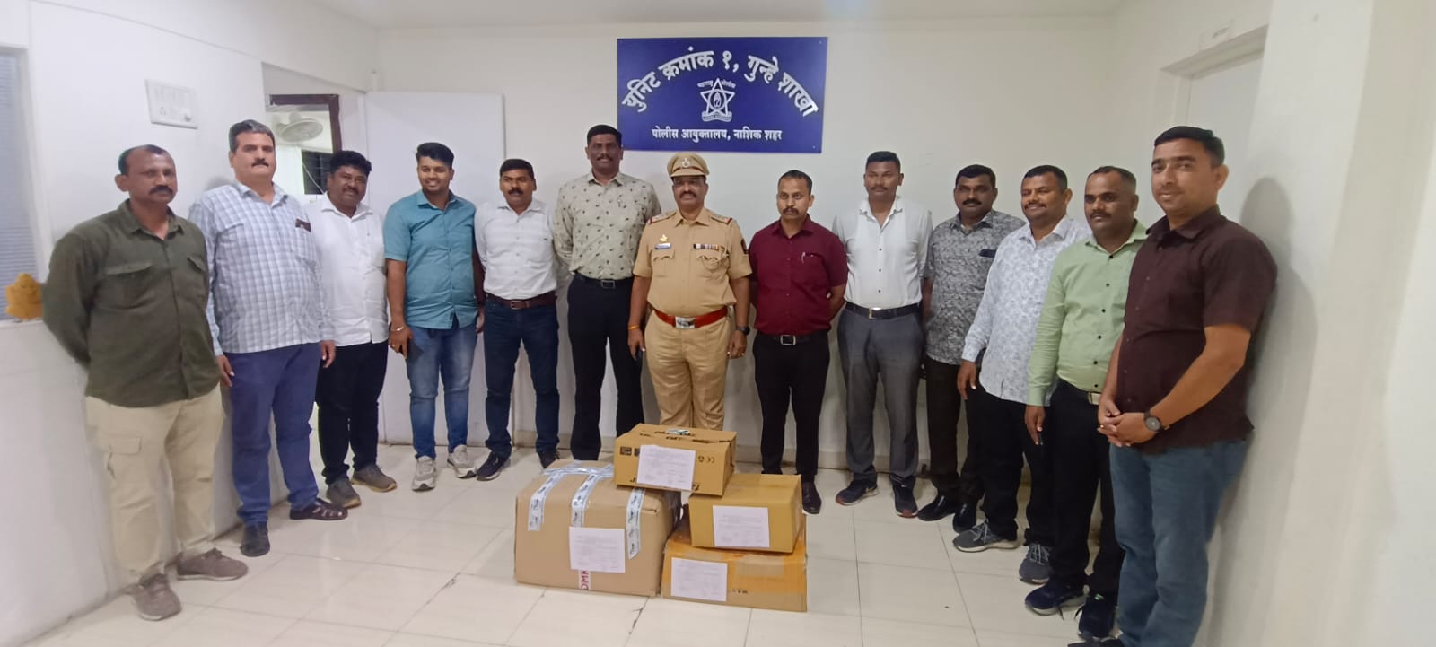 एम.जी. रोडवरील दुकानांमधून आयफोनचे बनावट पार्ट जप्त