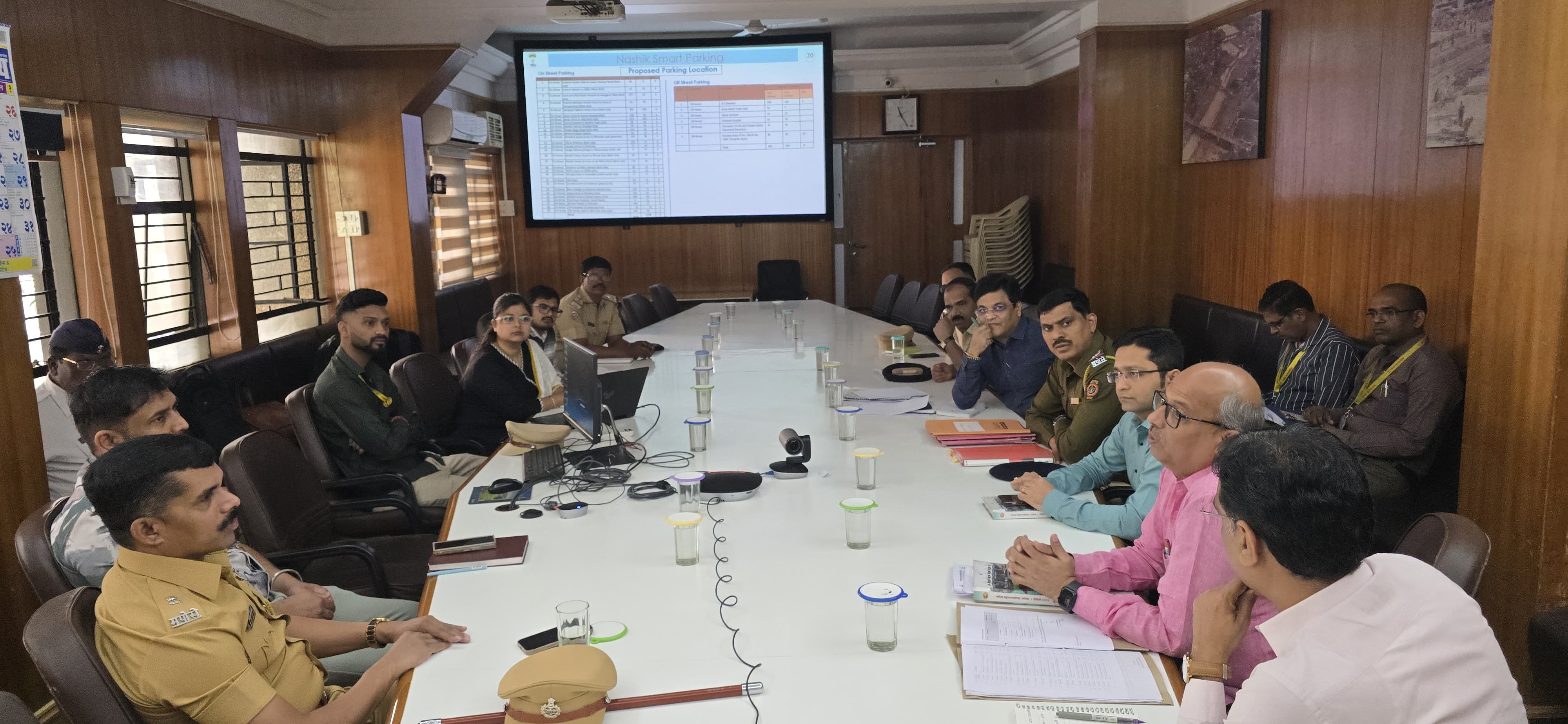 नाशिक मधील वाहतूक समस्या सोडविण्यासाठी मनपा-पोलीस अधिकाऱ्यांच्या बैठकीत झाले 