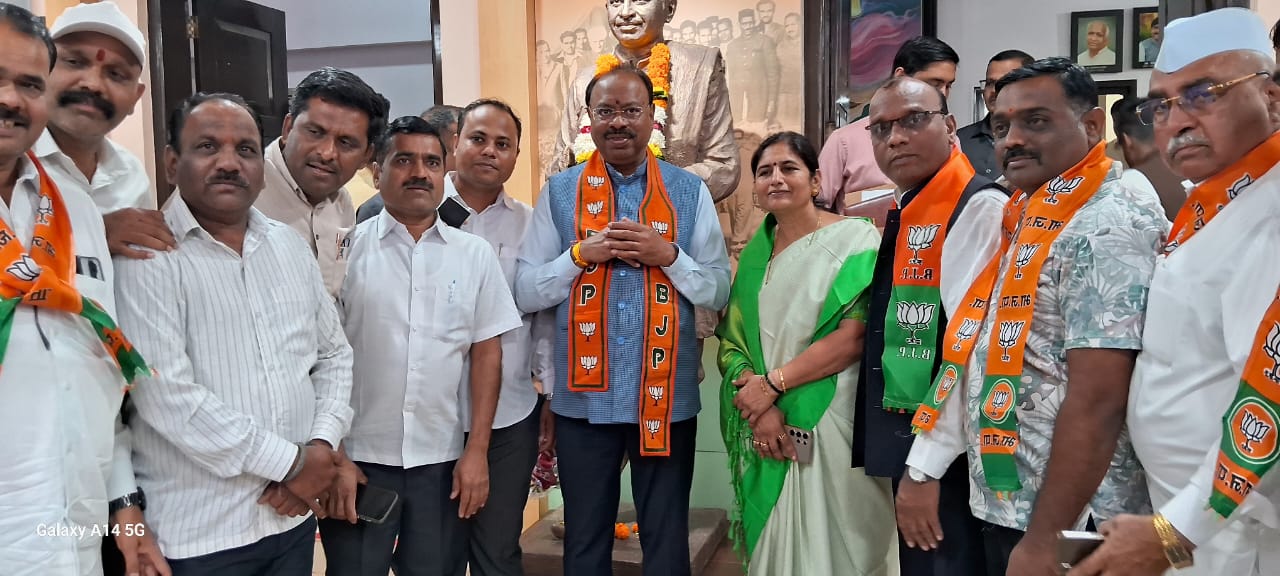 सातपूर परिसरात राष्ट्रवादीला मोठे खिंडार, अनेक पदाधिकाऱ्यांचा भाजपात प्रवेश