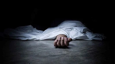 धक्कादायक ! डॉक्टरांच्या  हलगर्जीपणामुळे महिलेचा मृत्यू, रक्त उपलब्ध होण्यापूर्वीच केली प्रसूती; कुठे घडली घटना ?