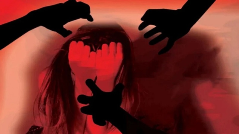 पैशांना हपापलेल्या बापाचं लाजिरवाणं कृत्य,  मुलगी विनवण्या करत होती, बाबा मला मासिक पाळी आलीये , तरी...