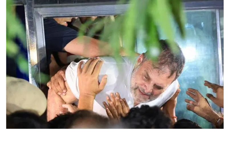 मोठी बातमी! राहुल गांधी आणि प्रियंका गांधी यांच्यावर गुन्हा दाखल
