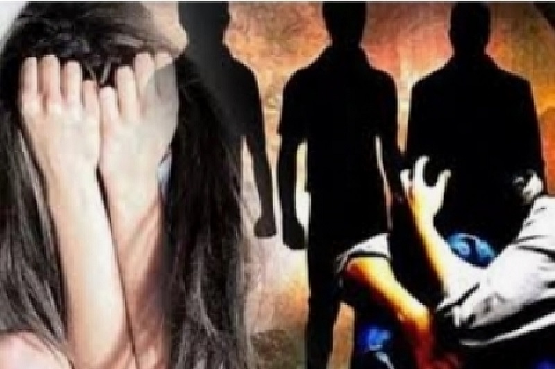 धक्कादायक !  शिक्षकच बनला भक्षक ! विद्यार्थिनीला ब्लॅकमेल करत शिक्षकांनीच केला बलात्कार