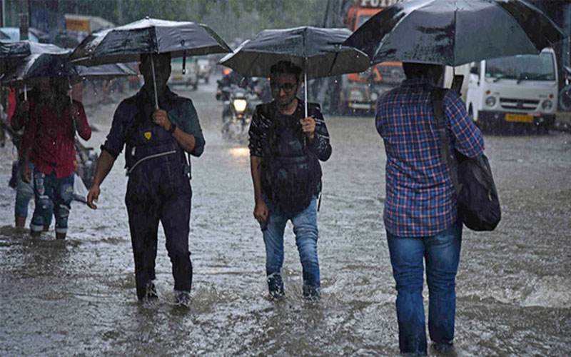 येत्या 5 दिवसांत राज्यातील विविध भागांमध्ये मुसळधार ते अतिमुसळधार पावासाचा अंदाज