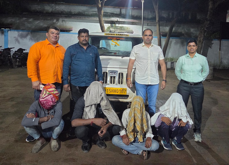 इगतपुरी - अवघ्या ८ तासात चोरलेली पिकअप आणि ४ आरोपींना अटक करण्यात ग्रामीण स्थानिक गुन्हे शाखेला यश