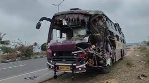 नेपाळमधील पर्यटकांच्या बसचा भीषण अपघात, ४३ प्रवासी जखमी ; चौघांची प्रकृती चिंताजनक
