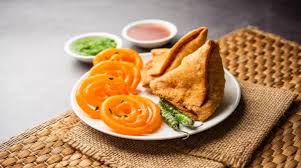 खाद्यप्रेमींसाठी महत्वाची बातमी : समोसा, जिलेबी खाताय तर जरा थांबा...आरोग्याच्या दृष्टीकोनातून सरकार आखतंय नवा प्लॅन